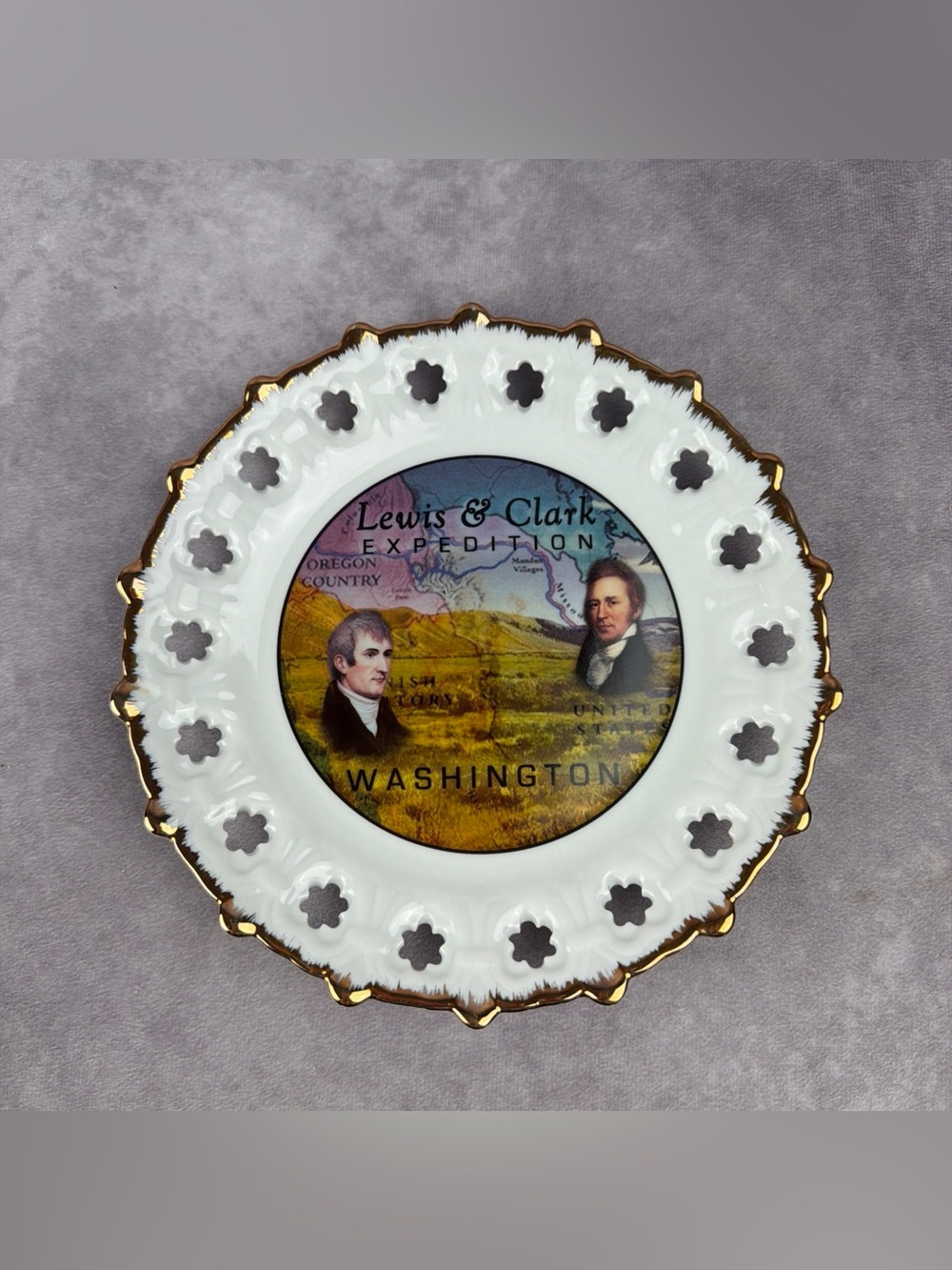 VTG Lewis & Clark Expedition Washington 8.25” Reticulated Souvenir Plate Gold
